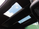 「サンルーフ」で車内に明かりを取り入れ、空気の入れ替えもでき、景色も楽しめドライブをより楽しく快適に☆