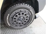 かっこいいホイールですね。 車のイメージを大きく左右するホイール部分はコダワリを持ちたいですね。