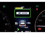 X-MODEは4輪の駆動力やブレーキなどを最適にコントロール。悪路からのスムーズな脱出をサポートします。