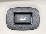 【パワーバックドア】スマートキーや運転席のボタンを押すだけでリアゲートが自動で開閉します!荷物を持っている時や、高い位置にあるバックドアを閉める際に便利な機能です♪