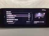フォワードセンシングカメラで認識した交通標識をアクティブドライビングディスプレイに表示し、交通標識の見落とし防止を図り、安全運転を支援します。