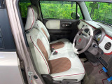 運転席シート廻りは使用感も少なく、良好な状態となっています。丁寧に使われていたことがよくわかりますね。