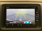 バックでの車庫入れも安心です!リアカメラが付いているバックモニター付のナビを装備しております。操作線もついており距離感も画面から確認できます。