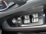 運転席のパワーウインドースイッチ部です。よく触れる場所だからこそ、使用状態があらわれますよね。ぜひこうした所もチェックしてください。