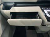 薄型のティッシュBOXなどが収納出来ます。小物入れとしても使えるので便利です。