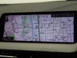 【純正ナビゲーション】BMWのナビゲーションは操作性も良く、詳細な地図情報と交通状況を見やすく表示し、快適なドライビングをサポートしながら目的地までナビゲートします。