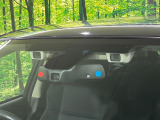 【アイサイトVer3】前方の車両等を検知し、衝突しそうな時は警報で注意を促し、ブレーキを踏む力をサポート。ブレーキを踏めなかった場合は衝突被害軽減ブレーキが作動、衝突回避をサポートします。
