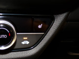 【シートヒーター】シートヒーター装備車です。寒い冬に乗車中とても暖かく快適に移動できます。冷え性の方にピッタリの装備です!
