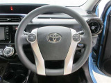 ステアリングから手を離さず、運転に集中したままオーディオ等の操作ができます。