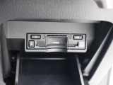 広がる運転支援サービスETC2.0搭載。全国の高速道路に設置されたITSスポットと双方向通信を図り、広域な道路交通情報や安全運転をサポートする情報を得て、音声やナビ画面上にタイムリーにお知らせします。