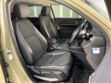 乗降がしやすい運転席。高さが調節できて小柄な方でも運転しやすいポジションをとることができます。