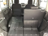 シートを倒すと大きな荷物や長い荷物などたくさん積めますよ☆