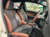 使用感のないきれいな運転席シートです!ハーフレザーシート