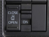 片側電動スライドドアのスイッチ付です。車内からもスイッチ一つで楽にドアの開閉が可能です。電動なので開閉時に力を使う必要がなく、半ドアになることもありません!