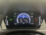 昼間でも見やすいデジタルメーター。車両状態を知ることができるマルチインフォメーションディスプレイ。