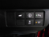 パーキングセンサーや横滑りを防ぐVSA等のスイッチ類は運転席の右側、手の届きやすい位置にあります。