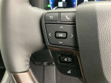 運転中、オーディオの操作をしてて、ハッとしたことはありませんか?ステアリングスイッチは、運転中でもハンドルでオーディオの操作が可能です。安全なドライブをサポートします。