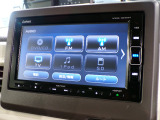 CD、DVD、Bluetooth、AM、FM、スマートフォン接続ができます。