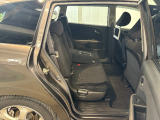 乗り口も足元も広々!