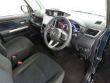 シンプルで使いやすいデザインの運転席です。