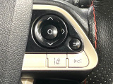 【レーントレーシングアシスト】高速道路走行時、車線からはみ出しそうになるとレーンの中央を走るようにステアリング操作をアシスト。より安全な運転をサポートしてくれます!
