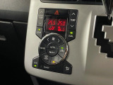 【オートエアコン】一度お好みの温度に設定すれば、車内の温度を検知し風量や温度を自動で調整。暑い&hellip;寒い&hellip;と何度もスイッチ操作をする必要はありません。快適な車内空間には必須の機能ですね♪