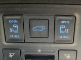 【両側パワースライドドア】スマートキーや運転席のスイッチで後席両側スライドドアの開閉が可能♪電動だから力を入れてドアを開ける必要が無く、小さなお子様でも簡単に開け閉めでき快適です♪