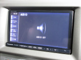 ナビゲーションはパナソニックSDナビ(CN-S300D)を装着しております。AM、FM、CD、DVD再生、Bluetooth、フルセグTVがご使用いただけます。初めて訪れた場所でも安心ですね!