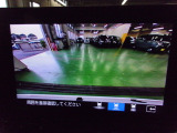 バックカメラの画像です。ガイドラインがスムースな車庫入れをサポートいたします。車庫入れの安心感がアップしますね。