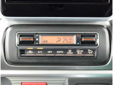 オートエアコンを装備しておりますので、四季を通じて車内を快適な温度に保つことが出来ます!高級感が有りますね!