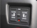 ◆両側電動スライドドア◆狭い駐車場でも乗り降りが楽々♪お子様が隣の車にドアを当ててしまう心配もございません!小さなお子様連れの方もこれで安心。
