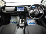 運転にかかわる様々な操作を安全に行えるように視点移動が少なく、操作性に配慮されたスイッチ類が凝縮されたコクピットです。