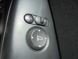 ☆日本の駐車場は幅が広くないところが多くて、乗り降りが大変だったりしますよね。電動格納式ミラーがあれば、室内でミラーをたためるので、駐車するときも便利ですね。
