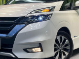 【LEDヘッドライト】悪天候や夜間走行時も良好な視界を確保し安心して運転できる高輝度LEDヘッドライトを装備!点灯速度が早く、消費電力も抑えられています。