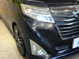 【LEDヘッドライト】悪天候や夜間走行時も良好な視界を確保し安心して運転できる高輝度LEDヘッドライトを装備!点灯速度が早く、消費電力も抑えられています。