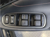 運転席からも操作可能な全席パワーウィンドウが装備されています。