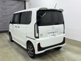 Honda CONNECT搭載車です。「Honda Total Care プレミアム」に加入頂くと、「緊急サポートセンター」などのサービスが受けられます。