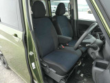 乗り込みやすく、視界の高い運転席です。「少しだけ乗って、すぐ降りる」ような使い方でもストレスなくお乗りいただけます。
