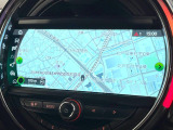 ●純正ナビ:一体感のあるナビは、高級感ある車内を演出してくれます。オーディオ機能も充実しておりますので、運転もより楽しめます♪