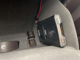 【ETC】有料道路を利用する際に料金所で停止することなく通過できる、ETC車載器(ノンストップ自動料金収受システム機器)が装備されています。セットアップを行うことで利用可能になります。