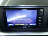 【バックモニター】・・・気になる後ろの見通しも、車庫入れに大活躍☆運転が困難な場所でも、しっかりサポート!心強い味方のモニターです♪