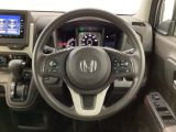 ハンドルにHondaセンシング系のクルーズコントロールやレーンキープアシストなどのスイッチと、オーディオの操作スイッチが装備されています。ハンドルから手を離さず安全に操作できます。