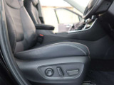 パワーシート搭載。微妙な調整が手軽にでき、ピッタリなポジションで運転することが可能です。