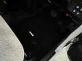 嬉しい純正フロアマット付き♪ 状態も良好です(^^♪