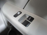 ビジネスカーでも快適装備は外せません。運転席&助手席はパワーウインドウです。(挟み込み防止機能付き)。