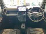 運転のしやすさを最優先に設計された見晴らしの良いインパネ。車両間隔が掴みやすく狭い道でも安心。