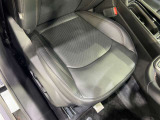 ショールームでは、認定中古車に加え、最新のニューモデルも各種取り揃えております。見学や試乗はもちろん、専門スタッフによるアドバイスなど、様々なサービスを通して、「ジープのある生活」をご体感いただけます