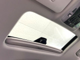 【サンルーフ】開放感たっぷりの希少装備、サンルーフが装着されています!車内に明かりを取り入れたり景色を楽しむ以外にも、車内の空気も簡単に換気できて快適です!