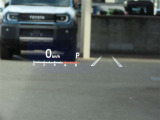 (ヘッドアップディスプレイ)フロントガラスに走行スピードが表示され、少ない視野移動で確認出来て便利です。