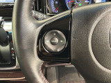 ステアリングにオーディオ操作スイッチが付いています。オーディオ画面に直接タッチしなくても操作が出来ますので、運転に集中できます。